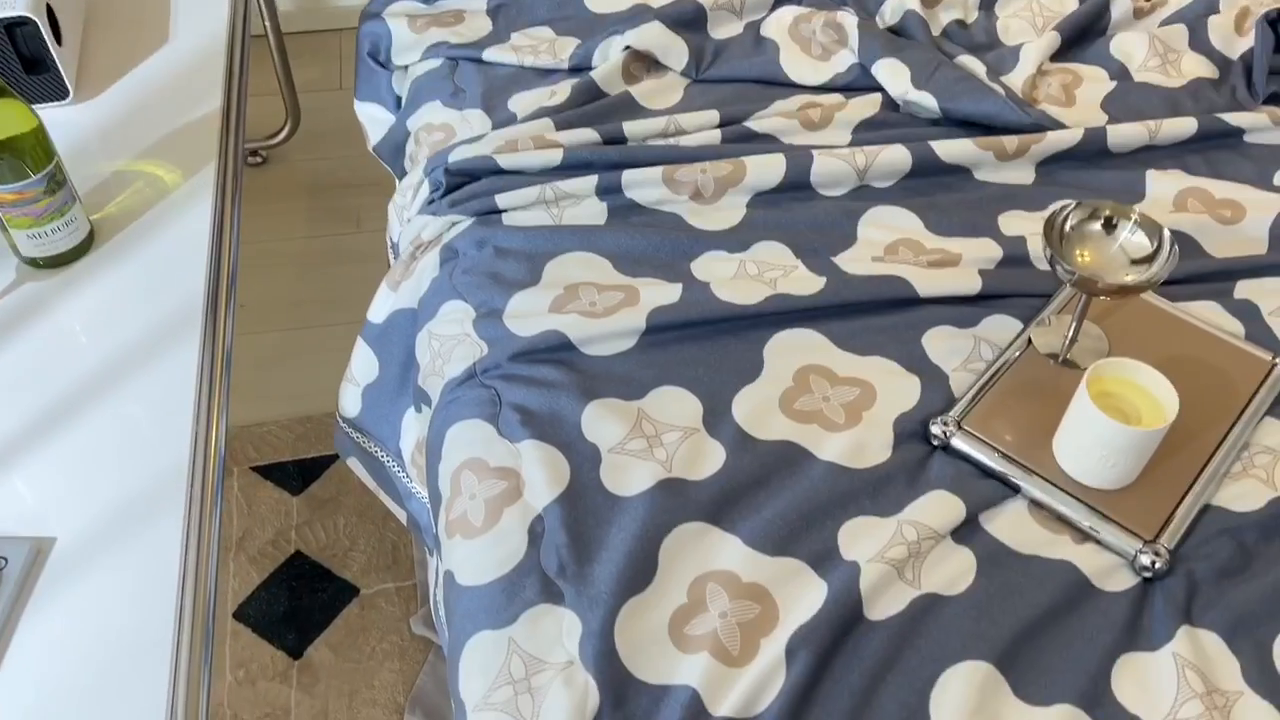 91家纺网 家纺一手货源 找家纺 棉生活家纺 2025新款春夏莫代尔天丝夏被 莫尔蓝