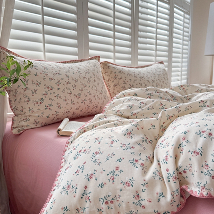 91家纺网 家纺一手货源 找家纺 金丝鸟家纺 2025新款全棉双层纱贝壳边四件套花卉系列 浅汐