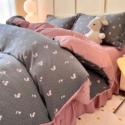 一比一家纺 2025新款亲肤舒适印花AB版床盖款四件套 复古樱桃