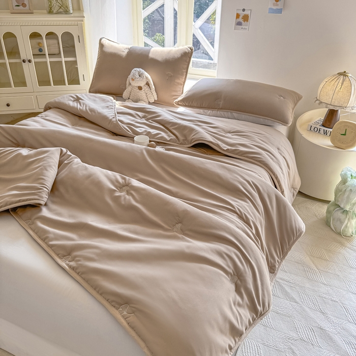 91家纺网 家纺一手货源 找家纺 萌飞 2025新款A类亲肤大豆棉刺绣夏被四件套 银杏叶驼