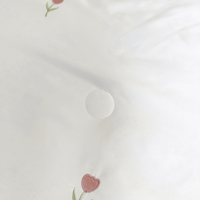 91家纺网 家纺一手货源 找家纺 满羽家纺 2025新款水洗冰丝刺绣夏被四件套 花朵奶白绿