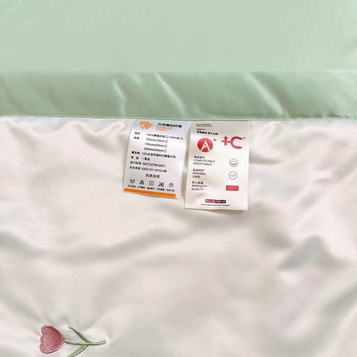 91家纺网 家纺一手货源 找家纺 满羽家纺 2025新款水洗冰丝刺绣夏被四件套 花朵奶白绿