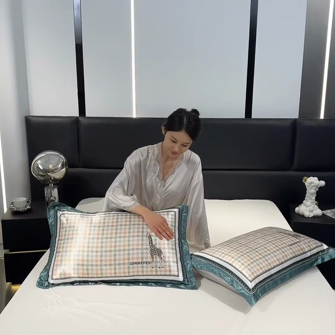 91家纺网 家纺一手货源 找家纺 梦舒羽 2025新款可水洗冰丝卡通枕套宿舍48x74cm单人凉爽枕头套 长颈鹿