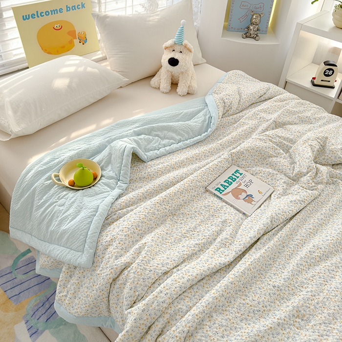 91家纺网 家纺一手货源 找家纺 2025新款A类印花泡泡纱大豆夏凉被被子被芯 花间光影