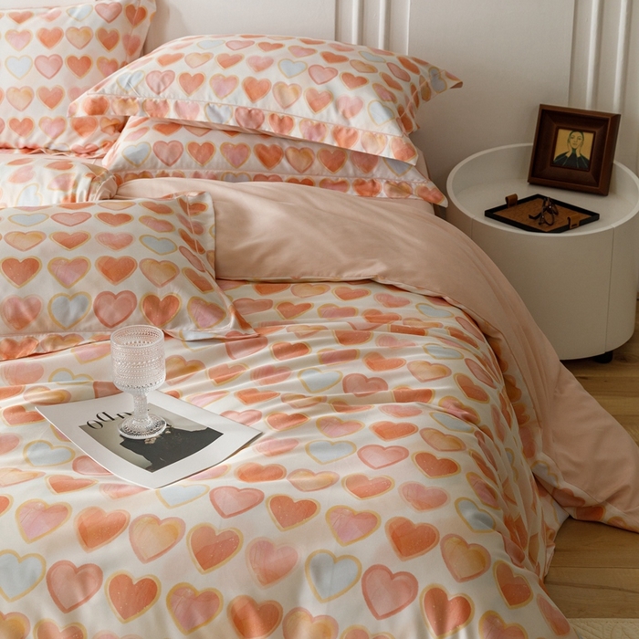 91家纺网 家纺一手货源 找家纺 金奇达2025新款【休闲午后】-轻氧水光莱赛尔四件套（标准号全网控价（折后券后）不低于258） 粉雾爱心