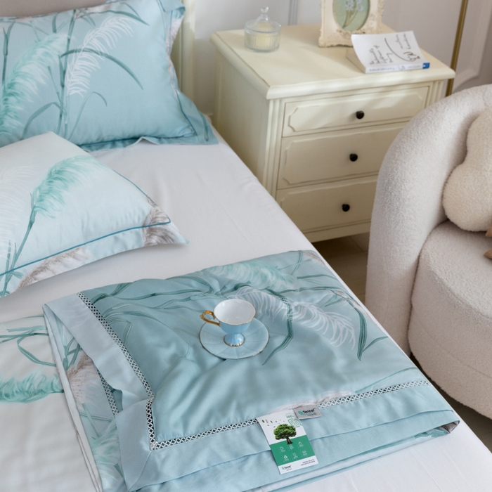 91家纺网 家纺一手货源 找家纺 棉生活家纺 2025新款春夏莫代尔天丝夏被 甘棠灰绿