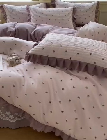 91家纺网 家纺一手货源 找家纺 珍爱家纺 2025新款A类针织棉双层纱夹棉床盖床裙花边单件三件四件套薰衣草