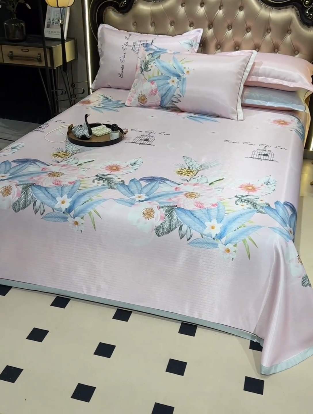 91家纺网 家纺一手货源 找家纺 肖恩毯业 2025新款印花斜纹冰丝席三件套 雏菊满野