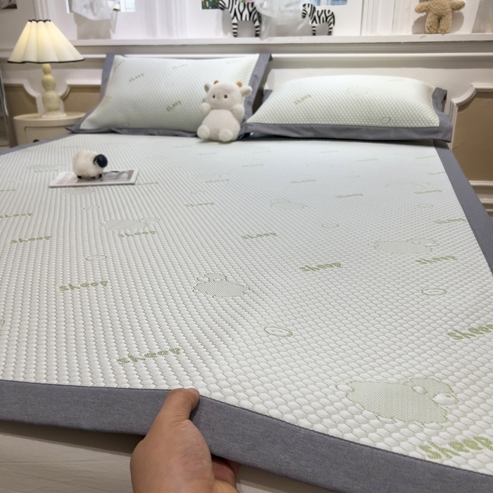 91家纺网 家纺一手货源 找家纺 卡初家居（原微来） 2025新款舒睡冰豆豆抱抱龙系列席子凉席 sheep sheep-绿（床席款）