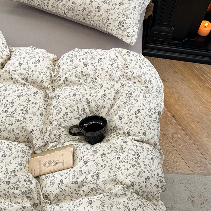 91家纺网 家纺一手货源 找家纺 2025新款全棉有氧双层纱四件套-碎花系列 秋月白