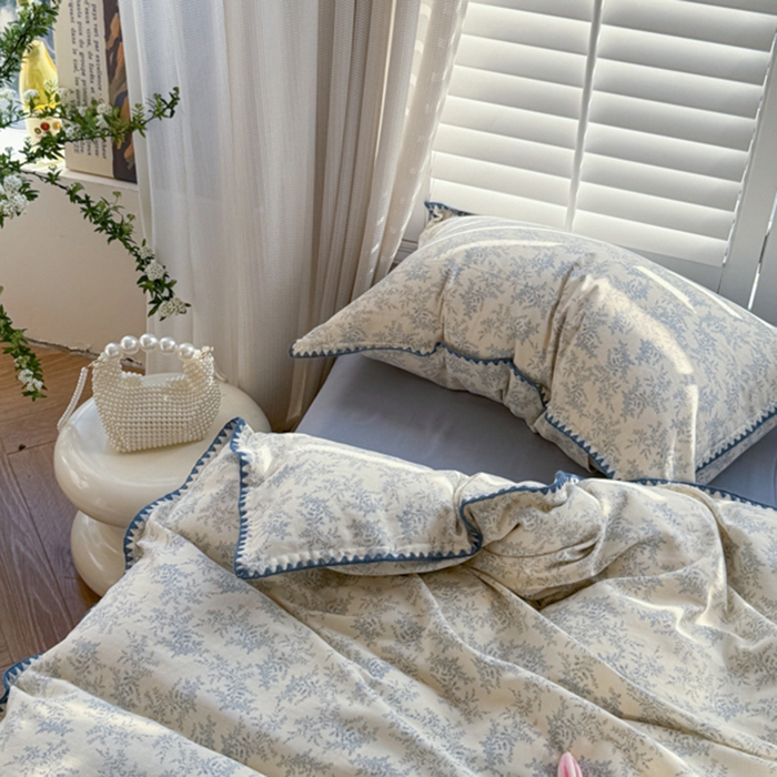 91家纺网 家纺一手货源 找家纺 金丝鸟家纺 2025新款全棉双层纱贝壳边四件套花卉系列 蓝色枝丫