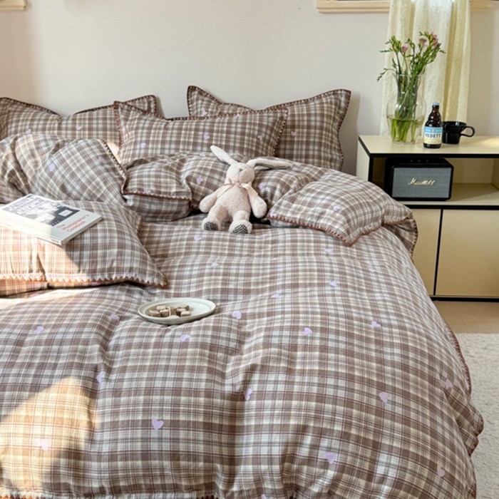 91家纺网 家纺一手货源 找家纺 金丝鸟家纺 2025新款全棉双层纱贝壳边四件套格子系列 复古棕格