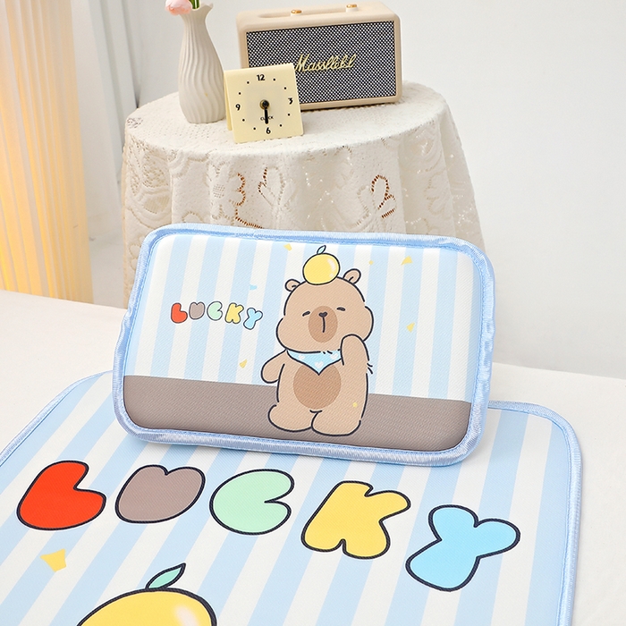 91家纺网 家纺一手货源 找家纺 八零年代 2025新品云柔牛奶丝儿童凉席套件条纹卡皮