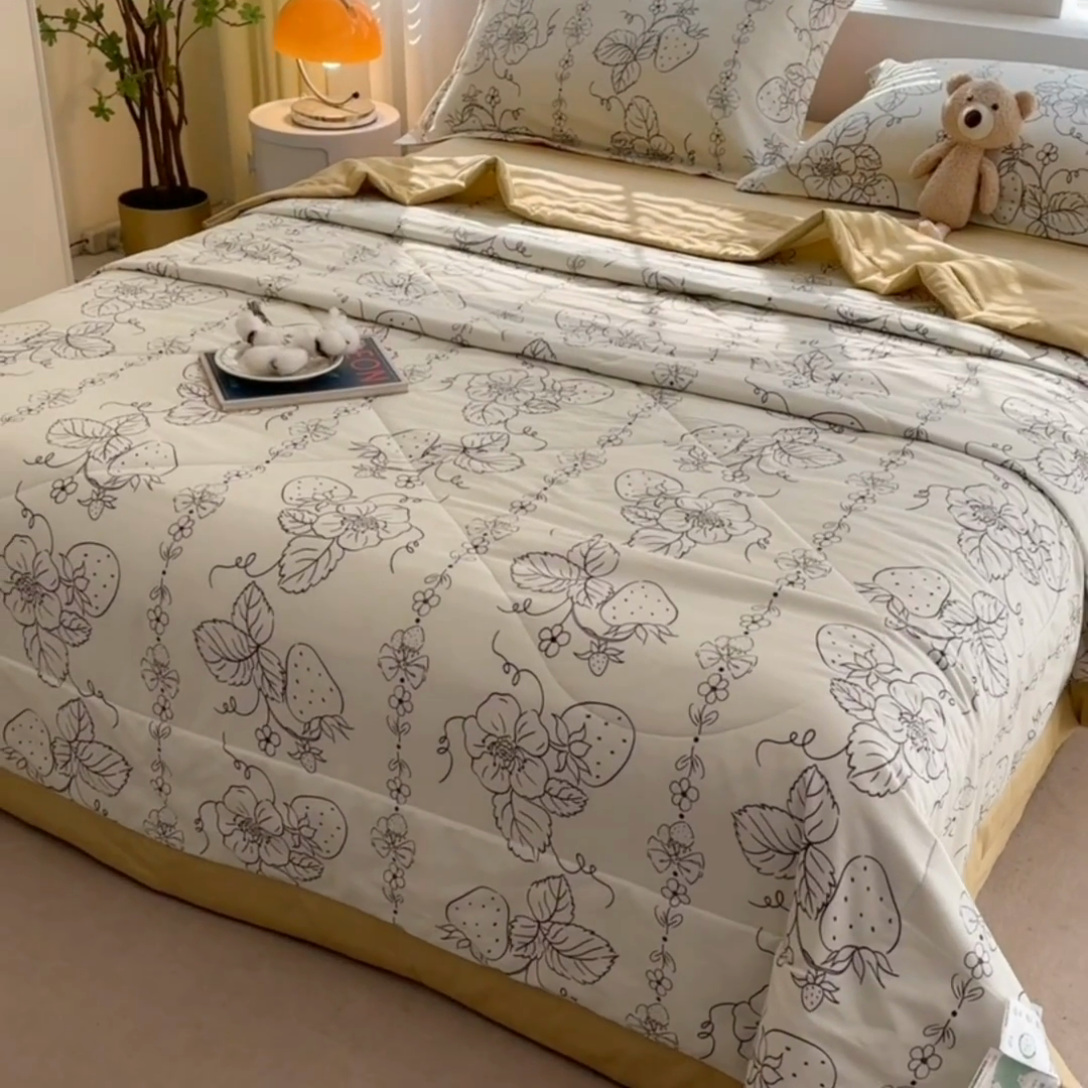 91家纺网 家纺一手货源 找家纺 欧夏家纺 2025新款里外全棉印花夏被100%新疆棉花 草莓园