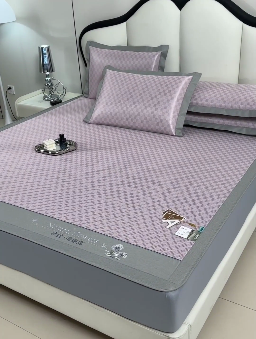 91家纺网 家纺一手货源 找家纺 小牛席业 2025新款棋盘格-冰丝清凉席系列（床笠款）凉席藤席冰藤席冰丝席竹席空调席草席乳胶席豆豆席三件套 粉色