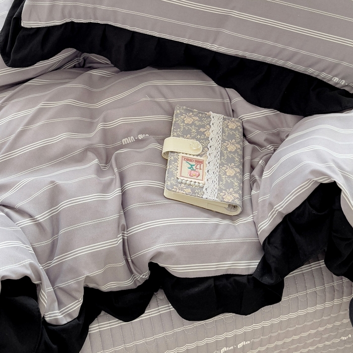 91家纺网 家纺一手货源 找家纺 富米莱（原臻工厂）2025新款A类针织双层纱赫本风床盖四件套 灰色条纹
