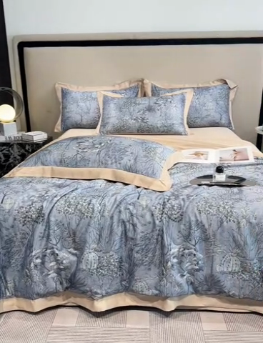 91家纺网 家纺一手货源 找家纺 笙意家纺 2025新款水洗冰丝数码印花拼角宽边夏被 菲尔德-卡其