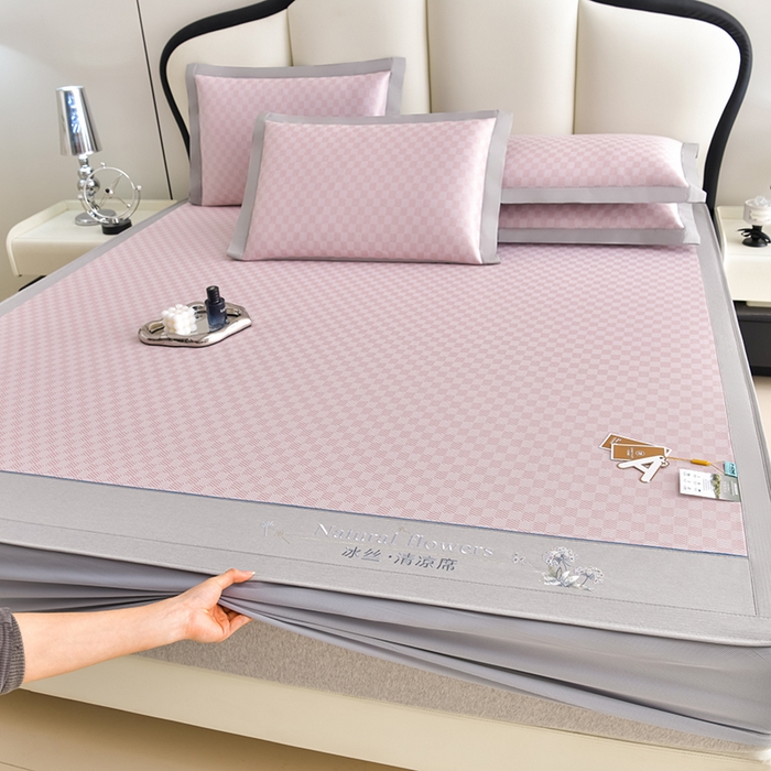 91家纺网 家纺一手货源 找家纺 小牛席业 2025新款棋盘格-冰丝清凉席系列（床笠款）凉席藤席冰藤席冰丝席竹席空调席草席乳胶席豆豆席三件套 粉色