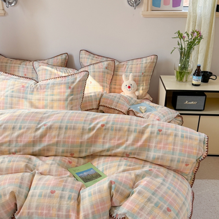 91家纺网 家纺一手货源 找家纺 金丝鸟家纺 2025新款全棉双层纱贝壳边四件套格子系列 七彩方格