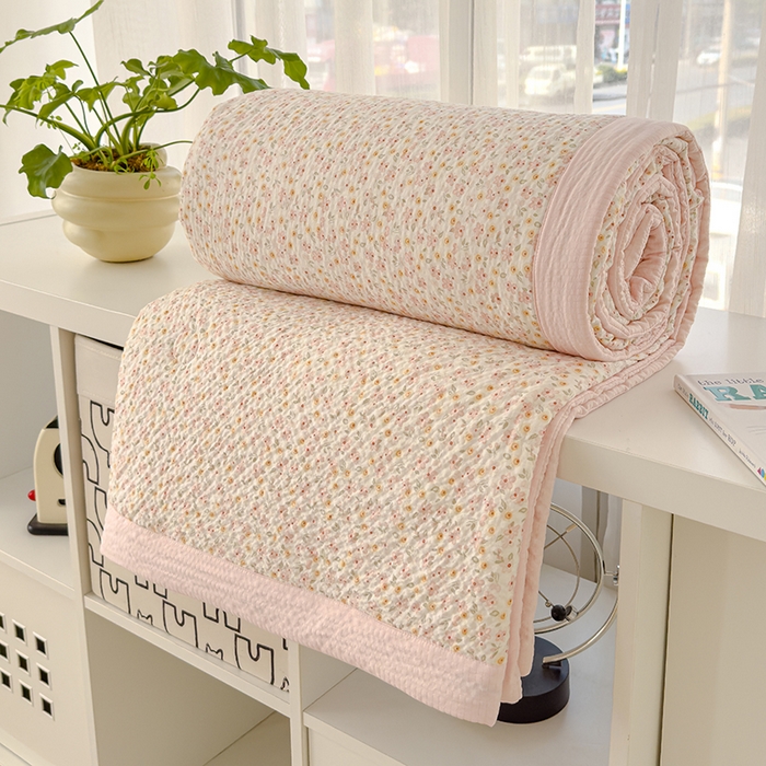 91家纺网 家纺一手货源 找家纺 2025新款A类印花泡泡纱大豆夏凉被被子被芯 花韵