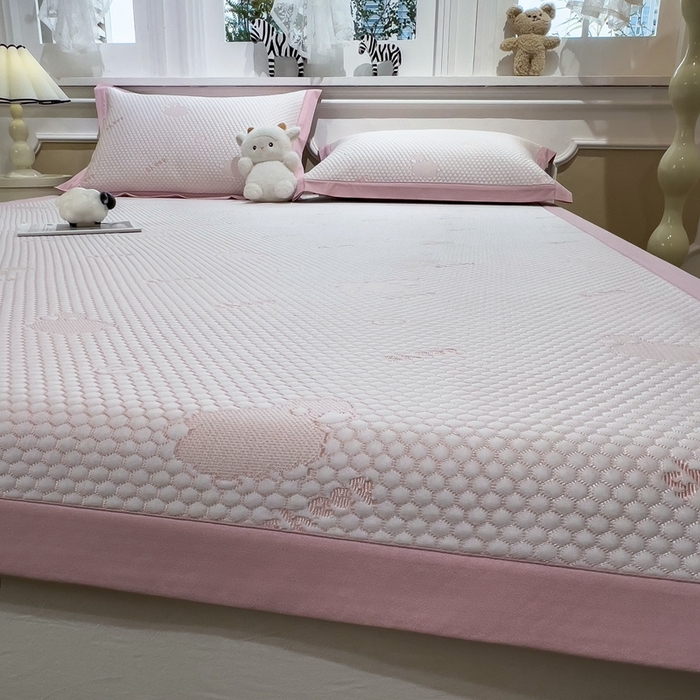 91家纺网 家纺一手货源 找家纺 卡初家居（原微来） 2025新款舒睡冰豆豆抱抱龙系列席子凉席 sheep-sheep-淡雅粉（床席款）