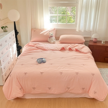 盛秋家纺 2026新款A类水洗棉刺绣夏被 奶油粉蝴蝶结