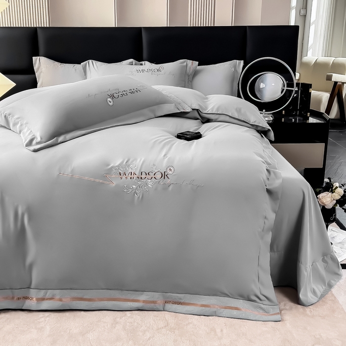 91家纺网 家纺一手货源 找家纺 曲之慕 2025新品四季款高端刺绣四件套简约可水洗轻奢纯色刺绣四件套 蒂尔高级灰