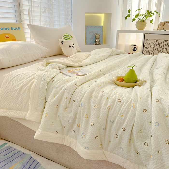 91家纺网 家纺一手货源 找家纺 2025新款A类印花泡泡纱大豆夏凉被被子被芯 爱心