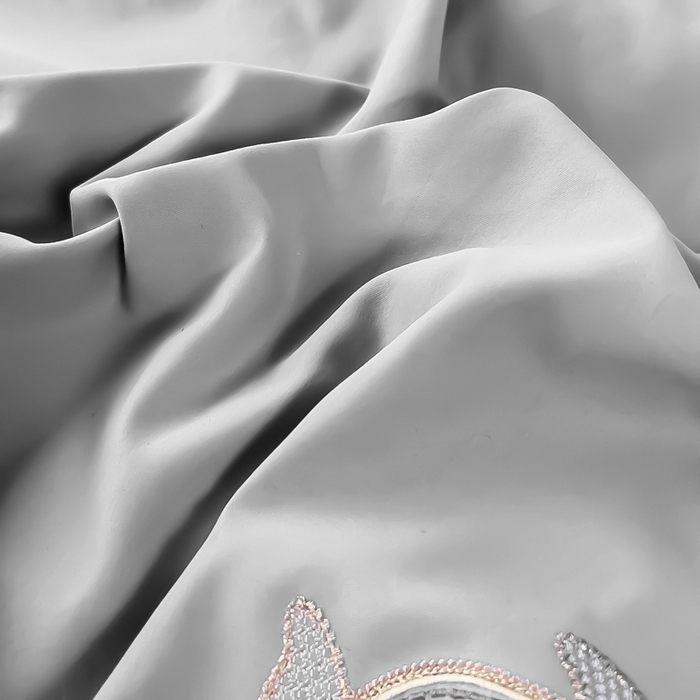 91家纺网 家纺一手货源 找家纺 曲之慕 2025新品四季款高端刺绣四件套简约可水洗轻奢纯色刺绣四件套 梦飞令都市灰