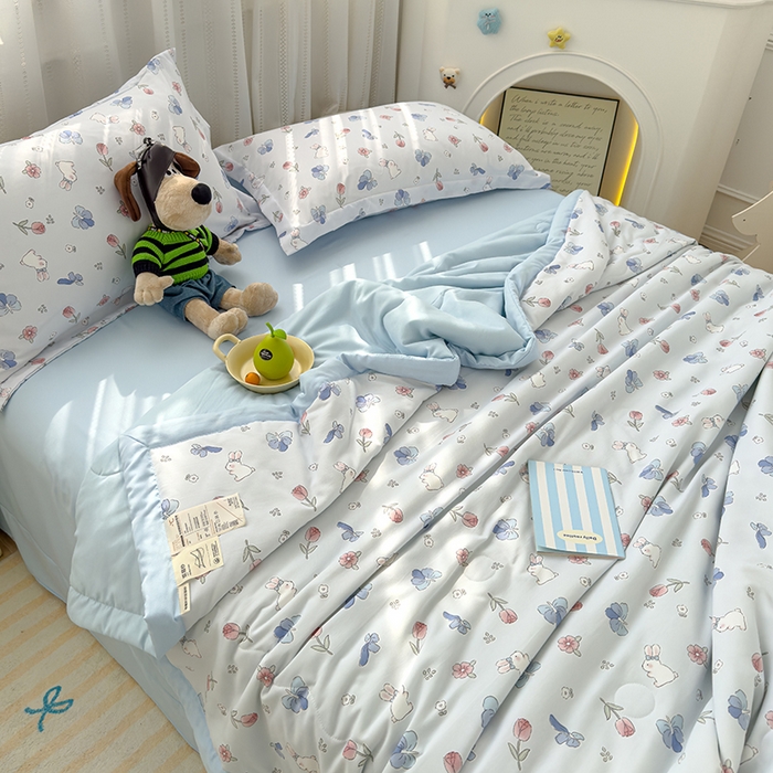 91家纺网 家纺一手货源 找家纺 芯恋家居 2025新款针织棉双层纱夏被夏被四件套 花园小兔