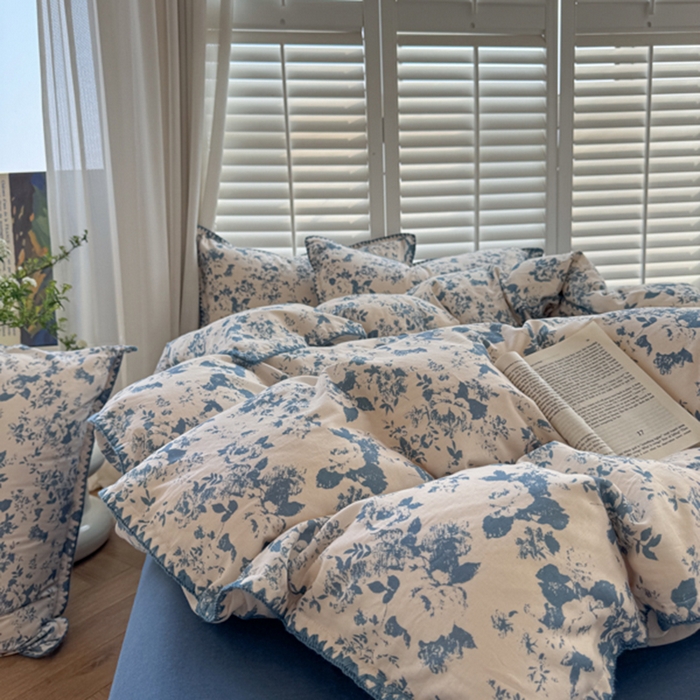 91家纺网 家纺一手货源 找家纺 金丝鸟家纺 2025新款全棉双层纱贝壳边四件套花卉系列 青瓷花弄