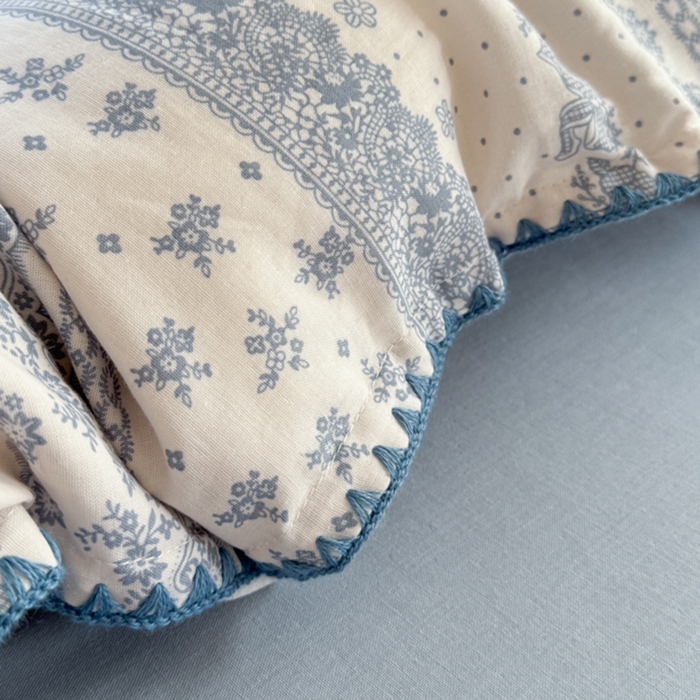 91家纺网 家纺一手货源 找家纺 金丝鸟家纺 2025新款全棉双层纱贝壳边四件套花卉系列 蓝色花纹