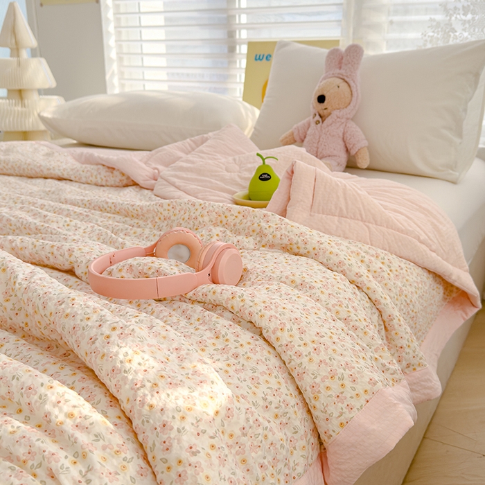 91家纺网 家纺一手货源 找家纺 2025新款A类印花泡泡纱大豆夏凉被被子被芯 花韵