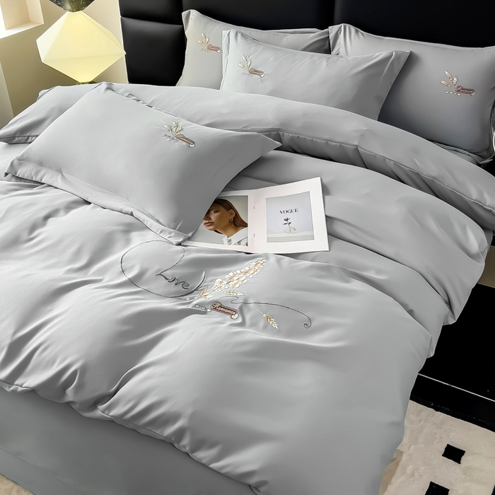 91家纺网 家纺一手货源 找家纺 曲之慕 2025新品四季款高端刺绣四件套简约可水洗轻奢纯色刺绣四件套 大麦都市灰