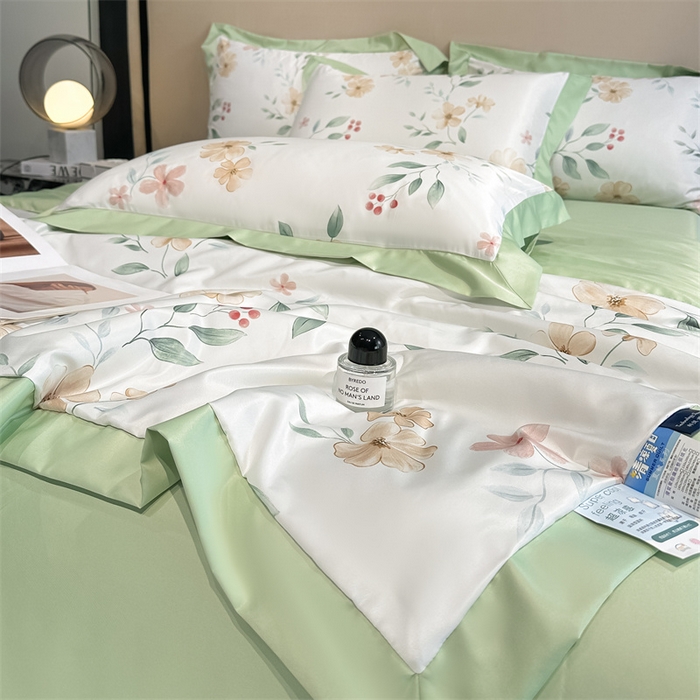 91家纺网 家纺一手货源 找家纺 笙意家纺 2025新款水洗冰丝数码印花拼角宽边夏被 花漫