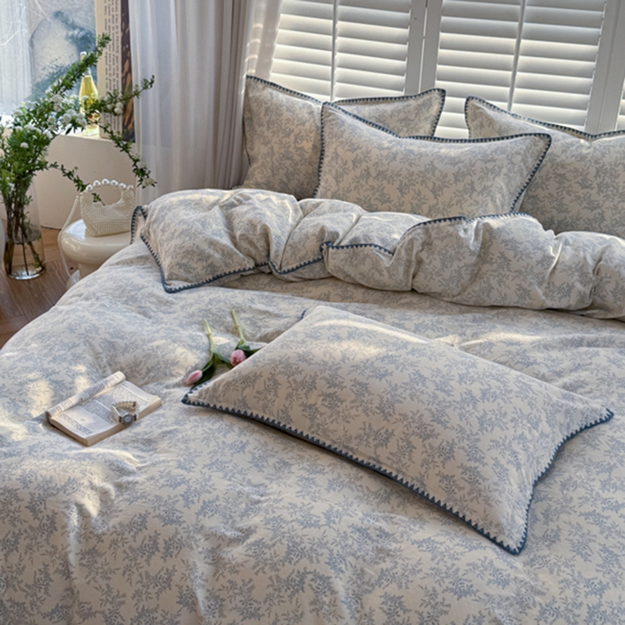 91家纺网 家纺一手货源 找家纺 金丝鸟家纺 2025新款全棉双层纱贝壳边四件套花卉系列 蓝色枝丫