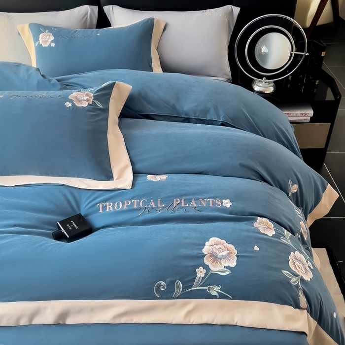 91家纺网 家纺一手货源 找家纺 （总）曲之慕 2025新品四季款高端刺绣四件套简约可水洗轻奢纯色刺绣四件套--馨花漫舞