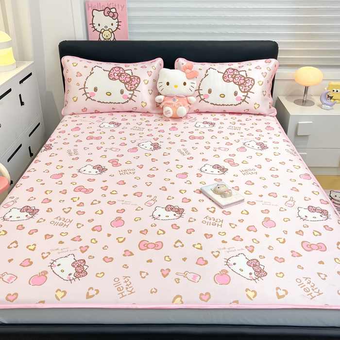 91家纺网 家纺一手货源 找家纺 暮思家居 2025新款三丽鸥正版授权数码印花A类可机洗1200D冰丝凉席三件套床笠款系列 床笠款-凯蒂乐园