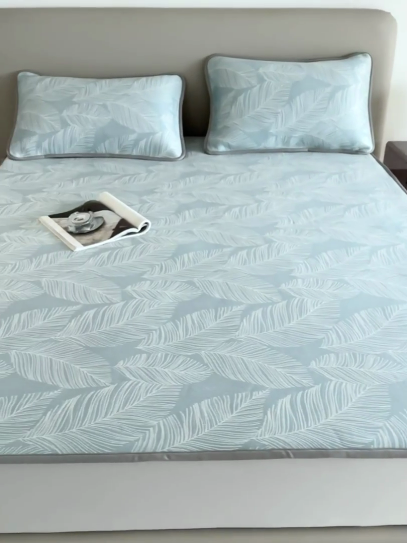 91家纺网 家纺一手货源 找家纺 千朵森 2025新款冰岛冰感丝床笠款凉席三件套-风格一 冰岛-暮夜蓝