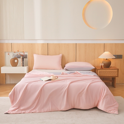 居易简 2025新款夏被空调被A类云母氨纶凉感丝夏凉被（可供外贸跨境）  梦幻粉+山灰