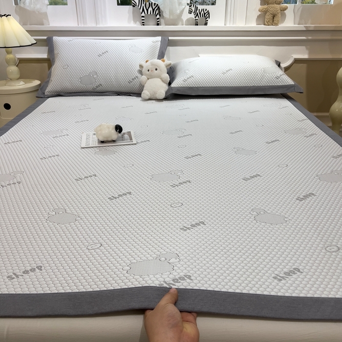 91家纺网 家纺一手货源 找家纺 卡初家居（原微来） 2025新款舒睡冰豆豆抱抱龙系列席子凉席 sheep sheep-灰（床席款）