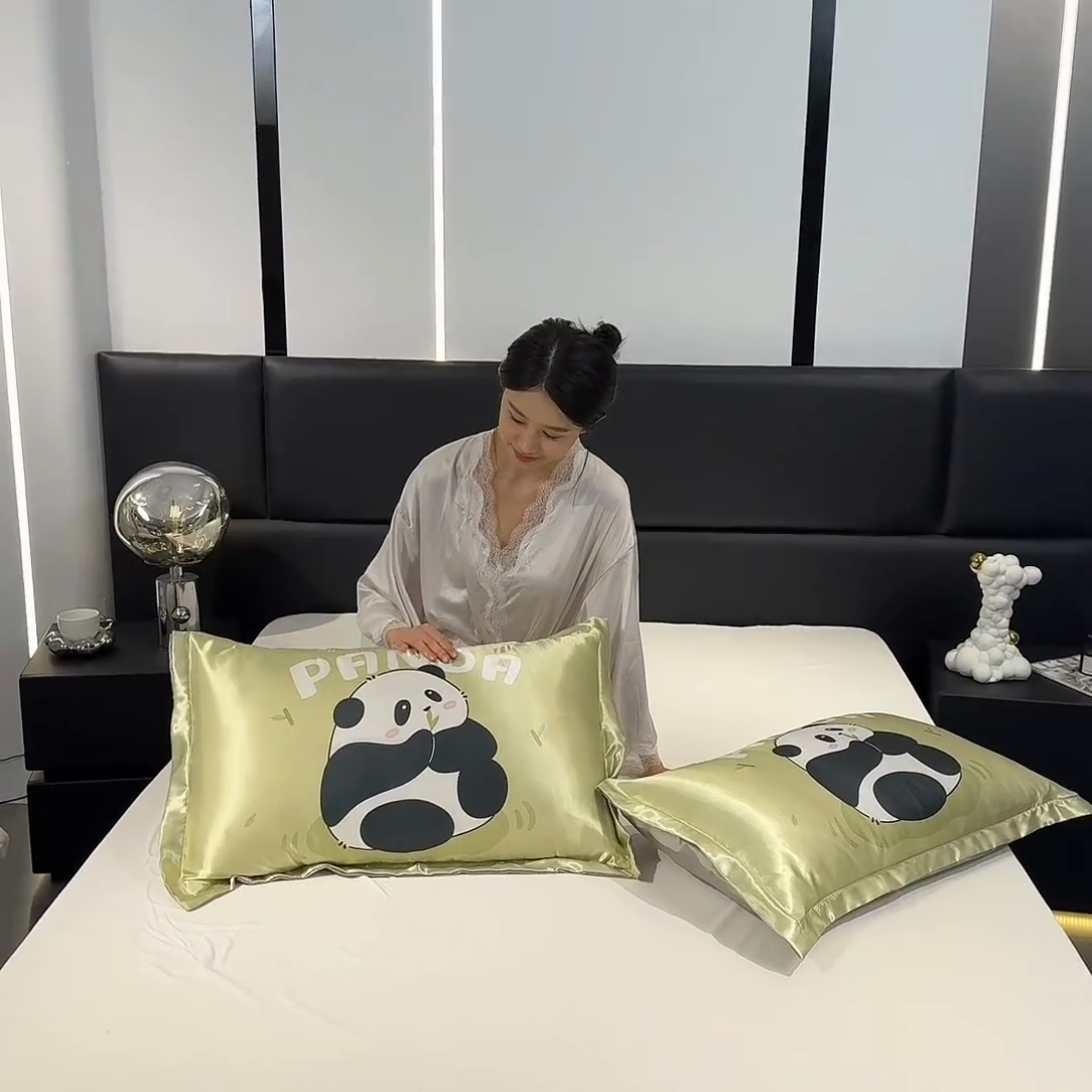 91家纺网 家纺一手货源 找家纺 圣比熊 2025新款可水洗冰丝卡通枕套宿舍48x74cm单人凉爽枕头套 快乐熊猫