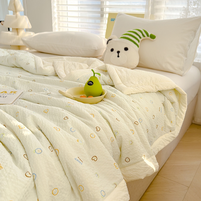 91家纺网 家纺一手货源 找家纺 2025新款A类印花泡泡纱大豆夏凉被被子被芯 爱心