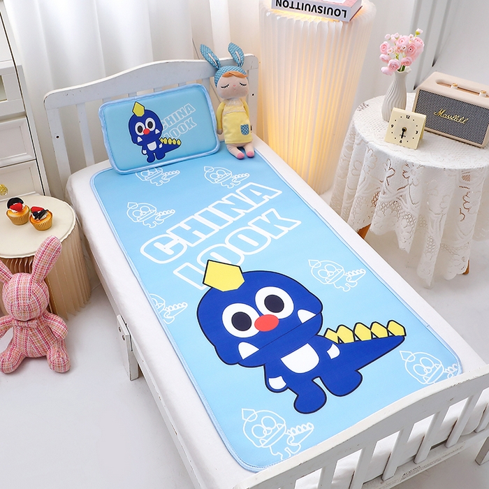 91家纺网 家纺一手货源 找家纺 八零年代 2025新品云柔牛奶丝儿童凉席套件恐龙王子