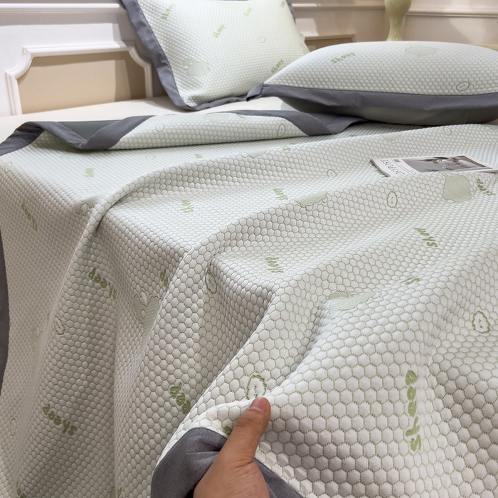 91家纺网 家纺一手货源 找家纺 卡初家居（原微来） 2025新款舒睡冰豆豆抱抱龙系列席子凉席 sheep sheep-绿（床席款）