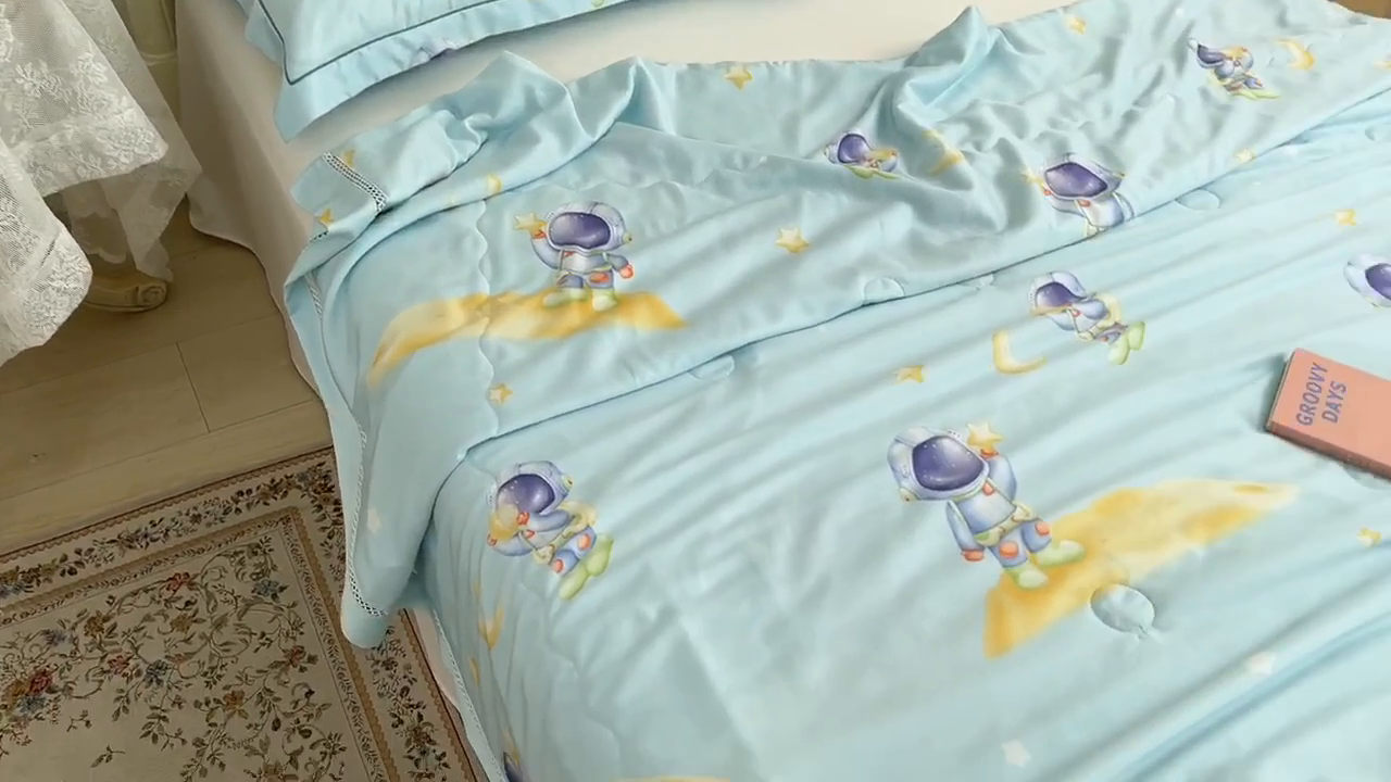 91家纺网 家纺一手货源 找家纺 棉生活家纺 2025新款春夏莫代尔天丝夏被 太空遨游绿