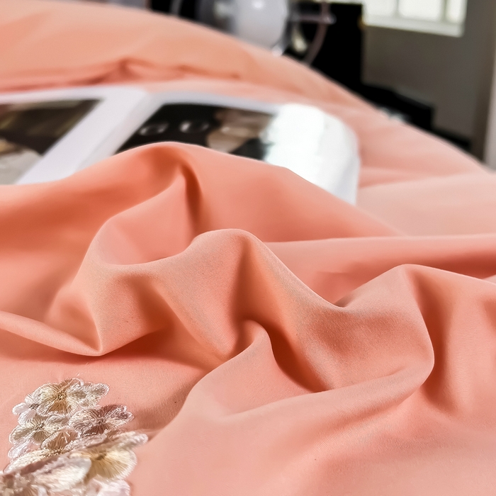 91家纺网 家纺一手货源 找家纺 曲之慕 2025新品四季款高端刺绣四件套简约可水洗轻奢纯色刺绣四件套 大麦仙女粉