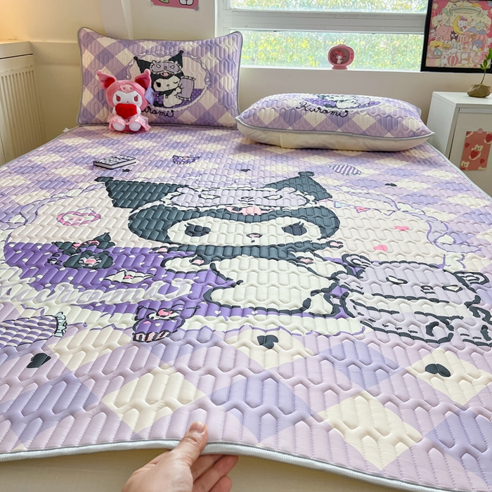 91家纺网 家纺一手货源 找家纺 金爱家 2025新款正版三丽鸥凉感乳胶凉席 信封库洛米