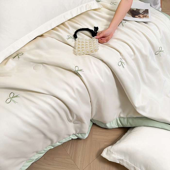 91家纺网 家纺一手货源 找家纺 满羽家纺 2025新款水洗冰丝刺绣夏被四件套 蝴蝶结 绿+白