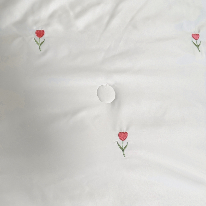 91家纺网 家纺一手货源 找家纺 满羽家纺 2025新款水洗冰丝刺绣夏被四件套 花朵奶白绿